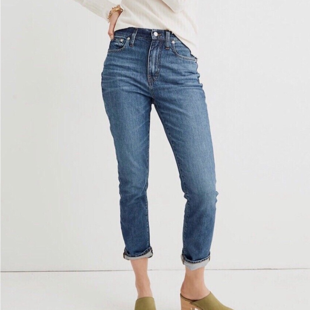 Madewell the slim boyjean Jean size 27 dark blue wash
Relaxed fit